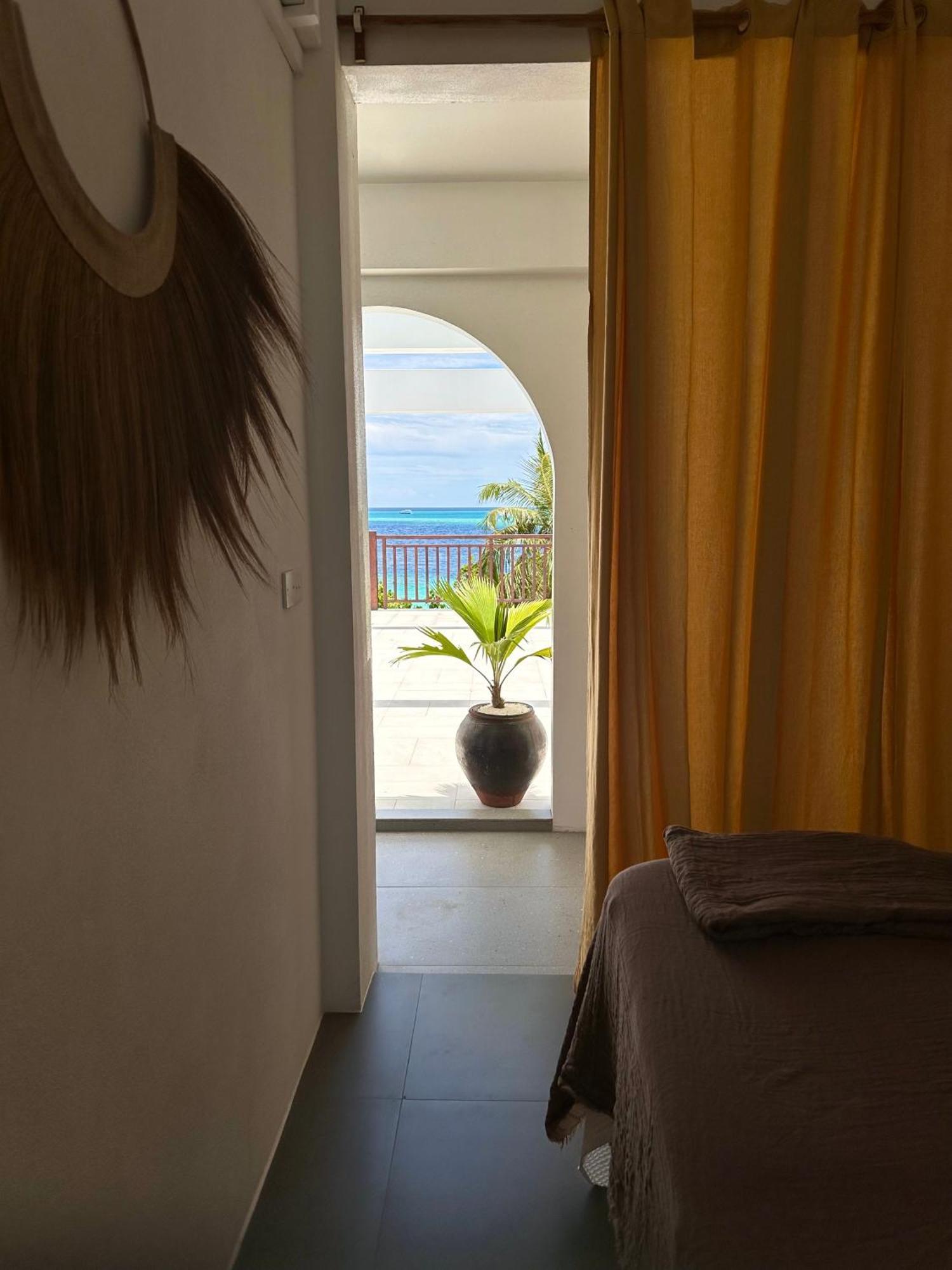 Samura Maldives Guest House Thulusdhoo Exterior photo