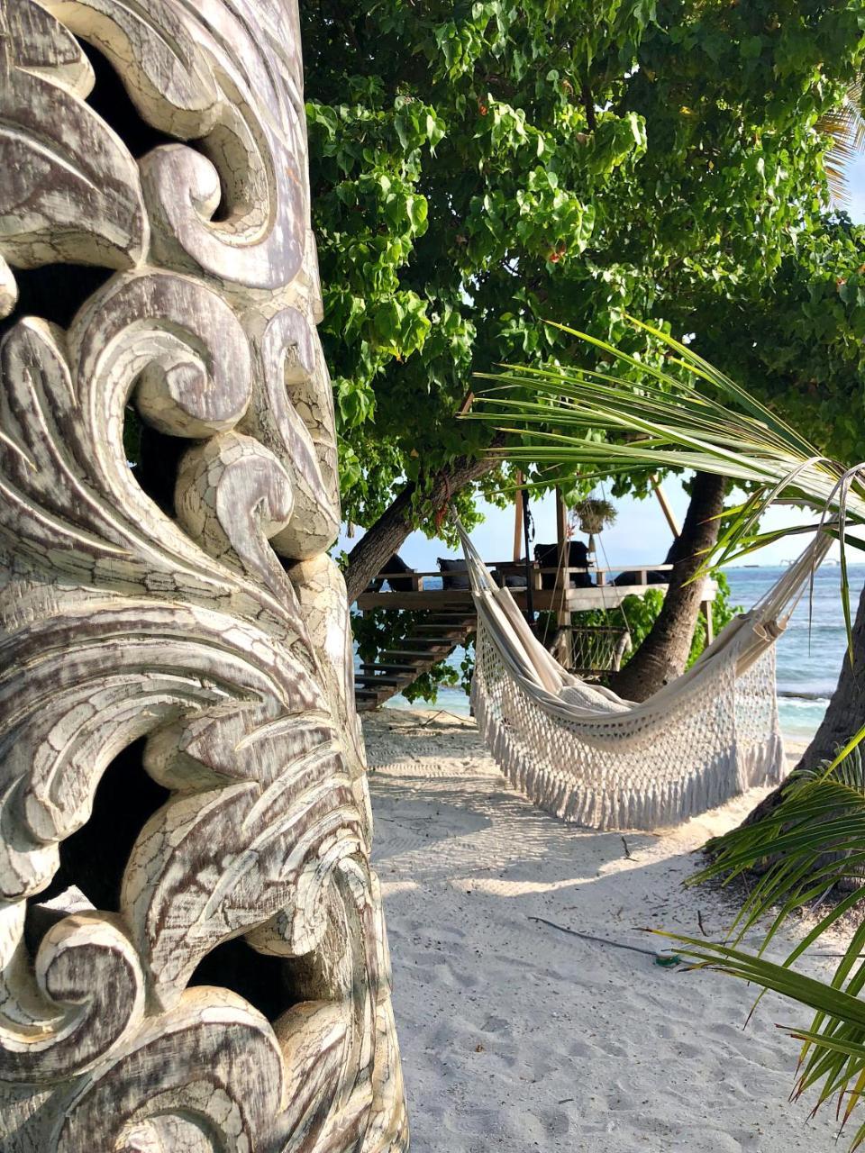 Samura Maldives Guest House Thulusdhoo Exterior photo